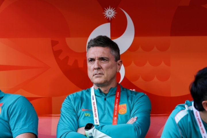记者：U23国足战术变化到位 教练如何安排战术对球员发挥很重要